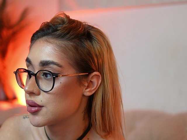 AileenKiss's BongaCams show and profile