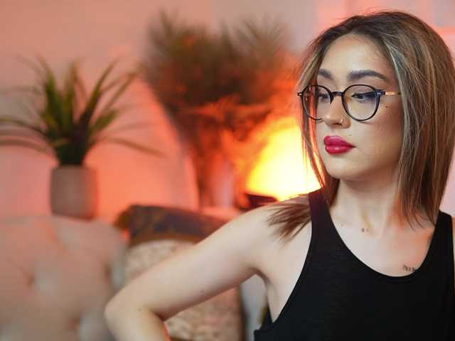 AileenKiss's BongaCams show and profile