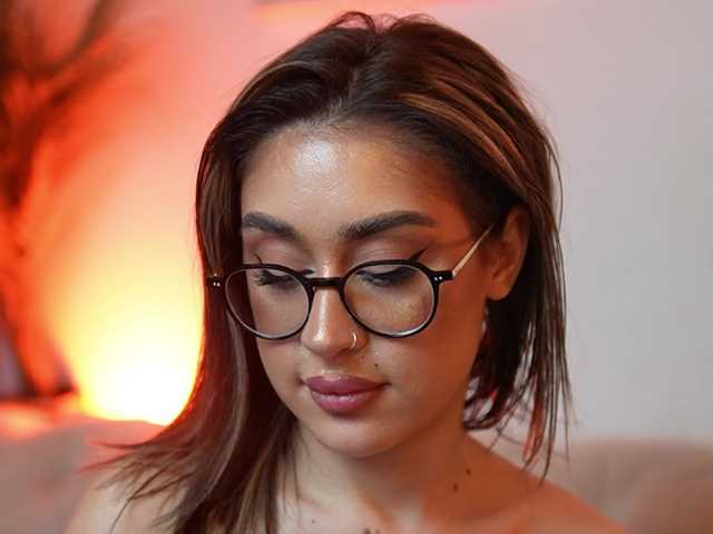 AileenKiss's BongaCams show and profile