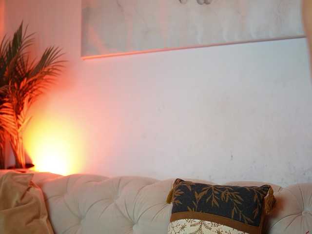 AileenKiss's BongaCams show and profile