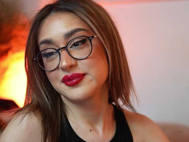 AileenKiss's BongaCams show and profile