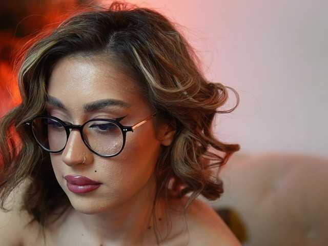 AileenKiss's BongaCams show and profile