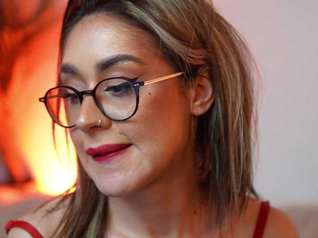 AileenKiss's BongaCams show and profile