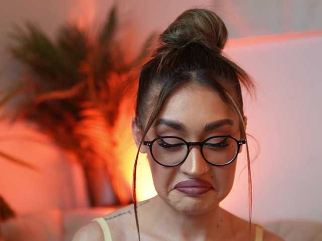 AileenKiss's BongaCams show and profile