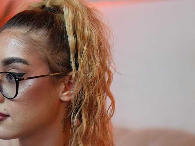 AileenKiss's BongaCams show and profile