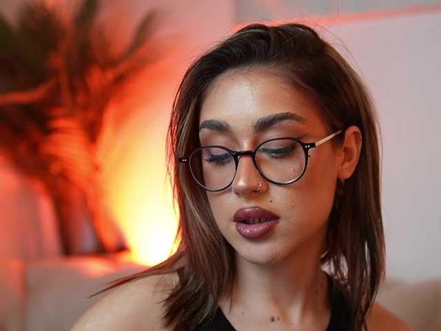 AileenKiss's BongaCams show and profile