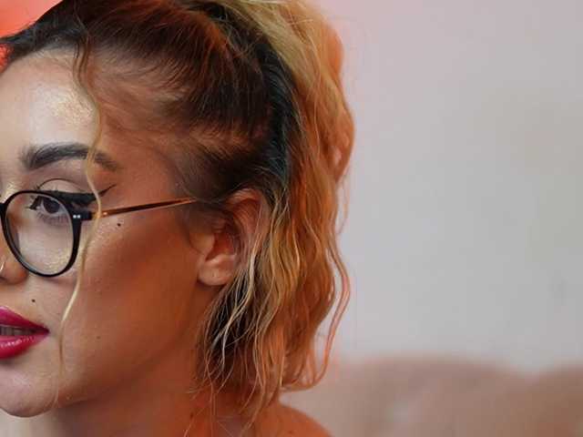 AileenKiss's BongaCams show and profile