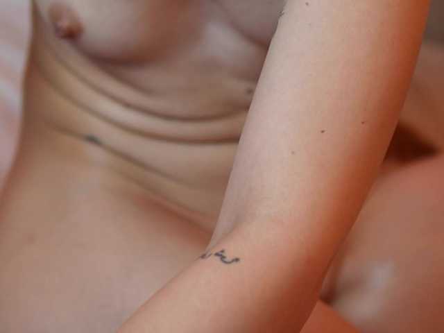 AileenKiss's BongaCams show and profile