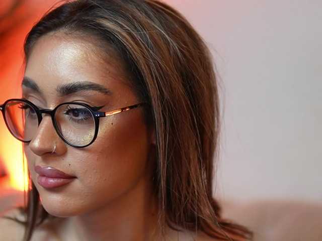 AileenKiss's BongaCams show and profile