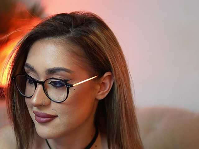 AileenKiss's BongaCams show and profile