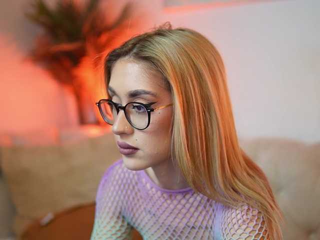 AileenKiss's BongaCams show and profile