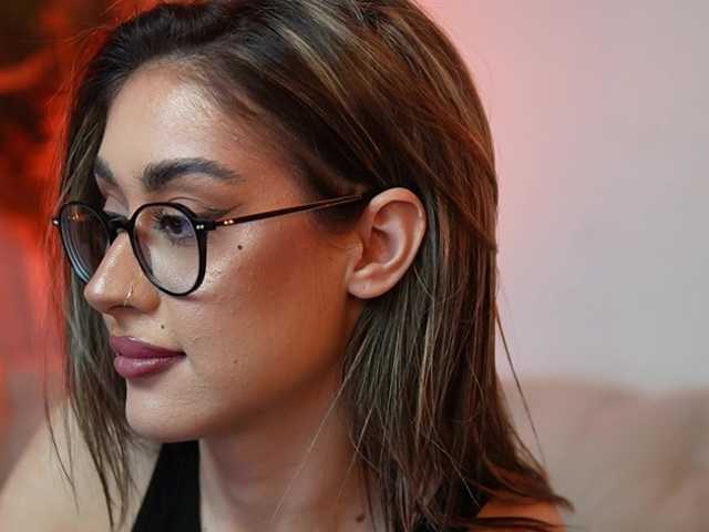 AileenKiss's BongaCams show and profile