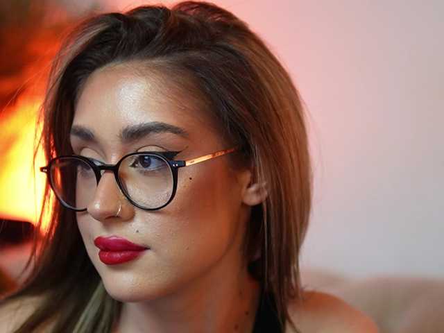 AileenKiss's BongaCams show and profile