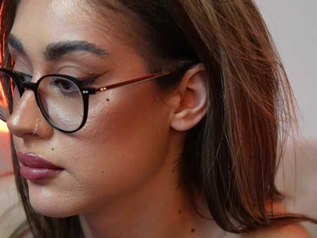 AileenKiss's BongaCams show and profile