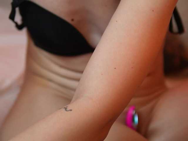 AileenKiss's BongaCams show and profile