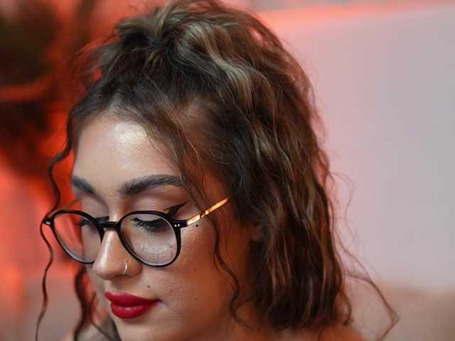 AileenKiss's BongaCams show and profile