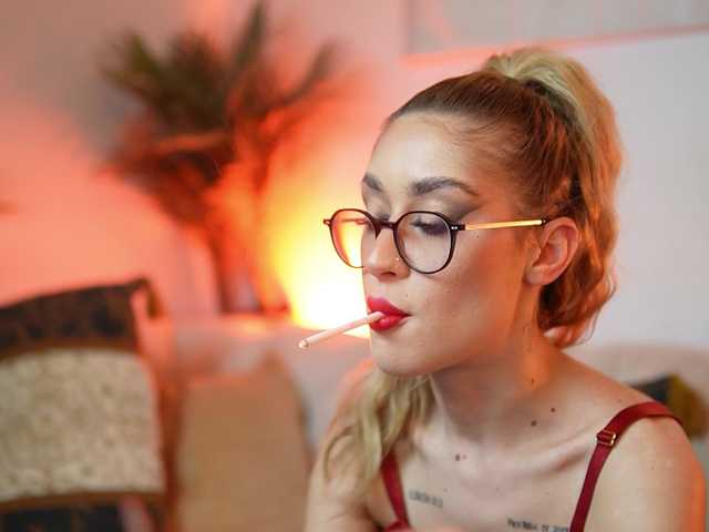 AileenKiss's BongaCams show and profile