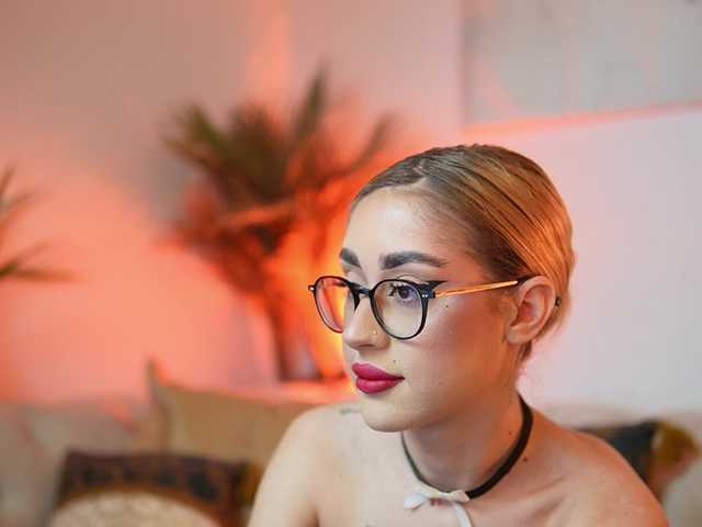 AileenKiss's BongaCams show and profile