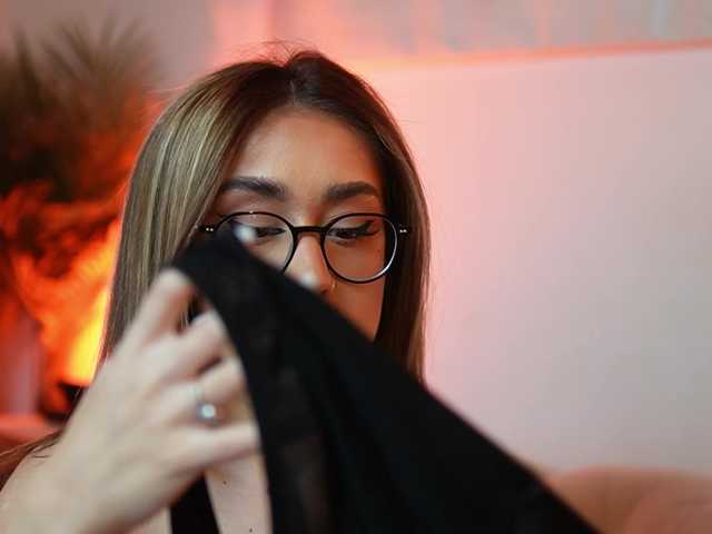 AileenKiss's BongaCams show and profile