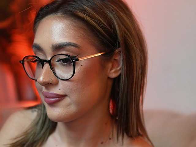 AileenKiss's BongaCams show and profile