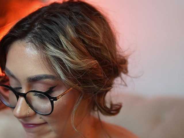 AileenKiss's BongaCams show and profile