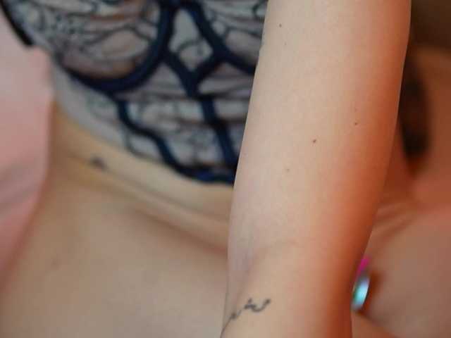 AileenKiss's BongaCams show and profile