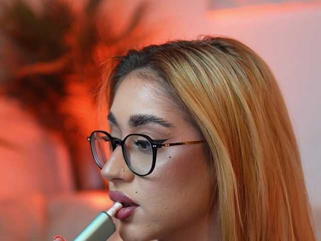 AileenKiss's BongaCams show and profile