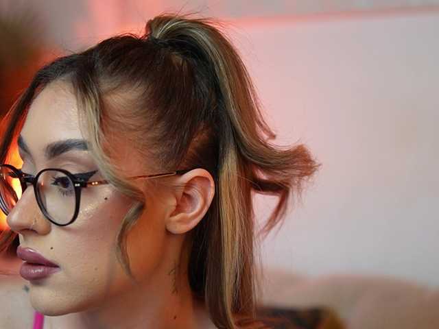 AileenKiss's BongaCams show and profile