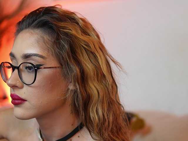 AileenKiss's BongaCams show and profile