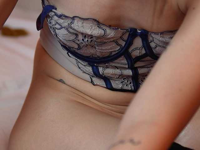 AileenKiss's BongaCams show and profile