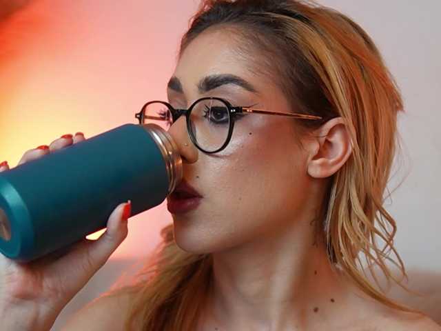 AileenKiss's BongaCams show and profile