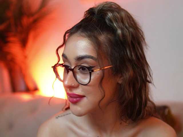 AileenKiss's BongaCams show and profile