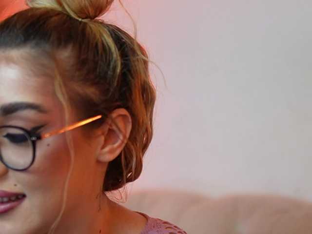 AileenKiss's BongaCams show and profile