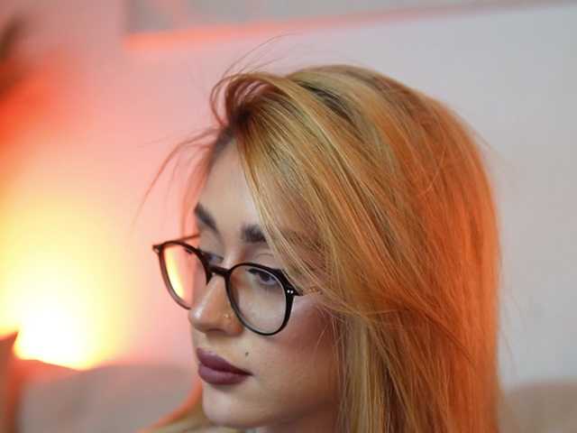 AileenKiss's BongaCams show and profile