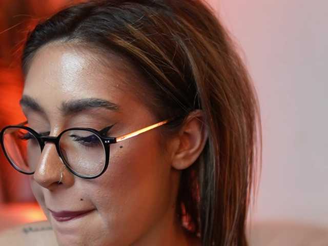 AileenKiss's BongaCams show and profile