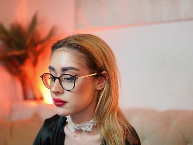 AileenKiss's BongaCams show and profile