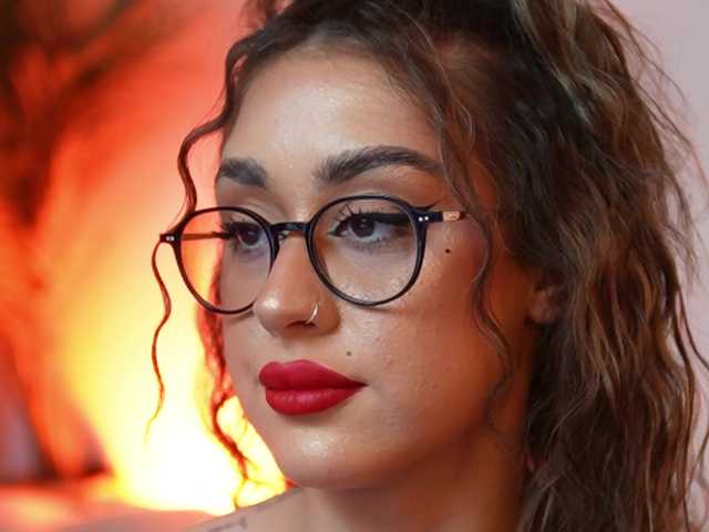 AileenKiss's BongaCams show and profile