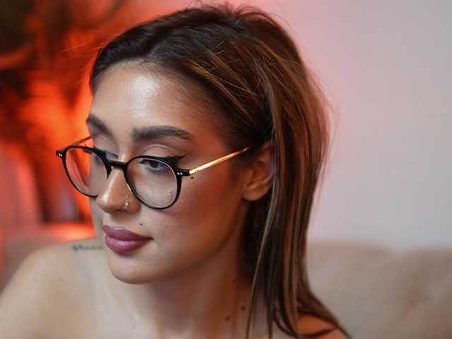 AileenKiss's BongaCams show and profile