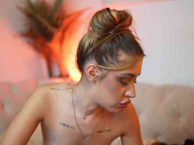 AileenKiss webcam