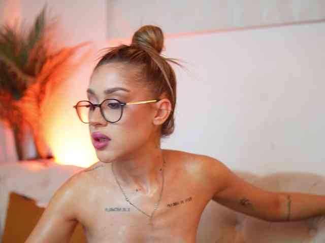 AileenKiss Live Webcam on BongaCams
