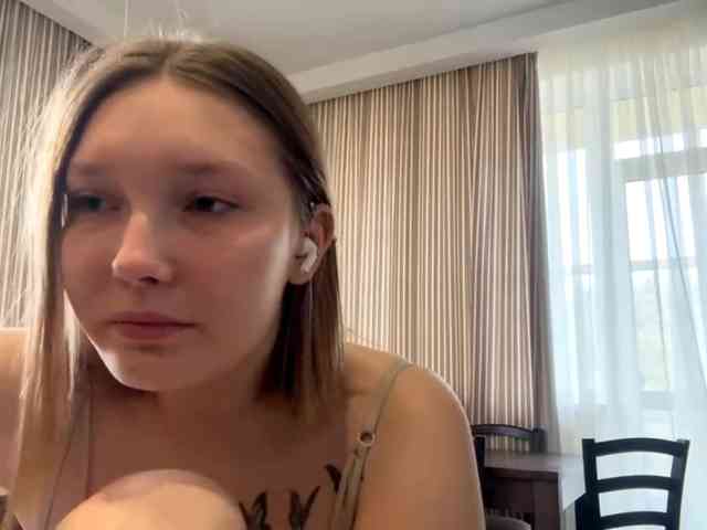 KaranDrobot Live Webcam on BongaCams
