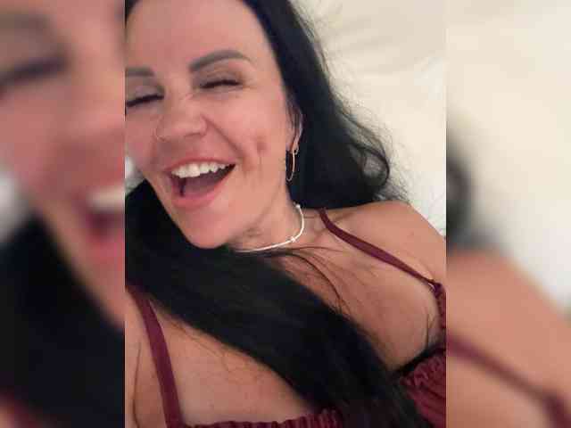 VampIrina11 Live Webcam on BongaCams