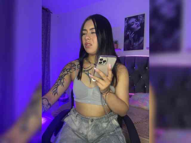 Emily22x webcam