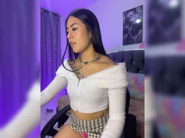 Emily22x Live Webcam on BongaCams