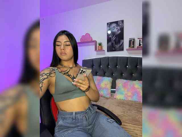 Emily22x webcam