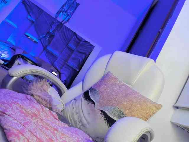 emmabrown10 Live Webcam on BongaCams