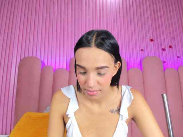 PerlaaRouse webcam