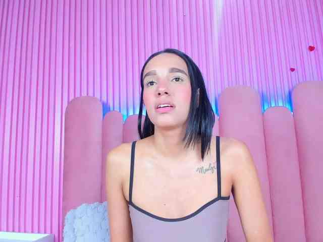 PerlaaRouse Live Webcam on BongaCams