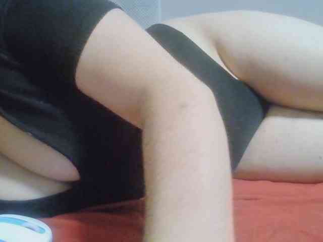 Ellainaa Live Webcam on BongaCams
