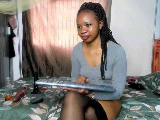Foxy-Roxy webcam